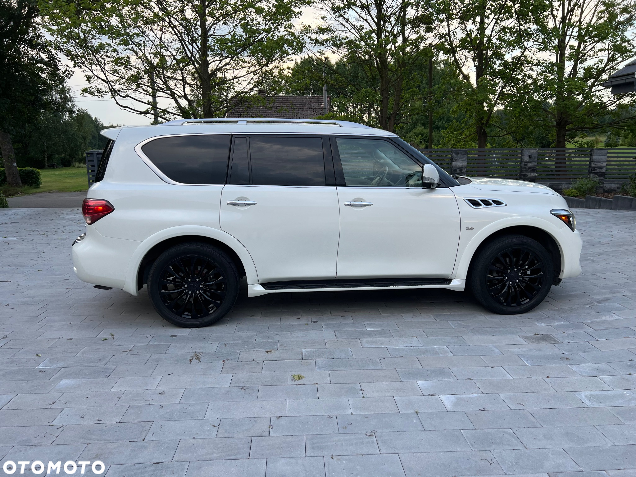 Infiniti QX80 - 8
