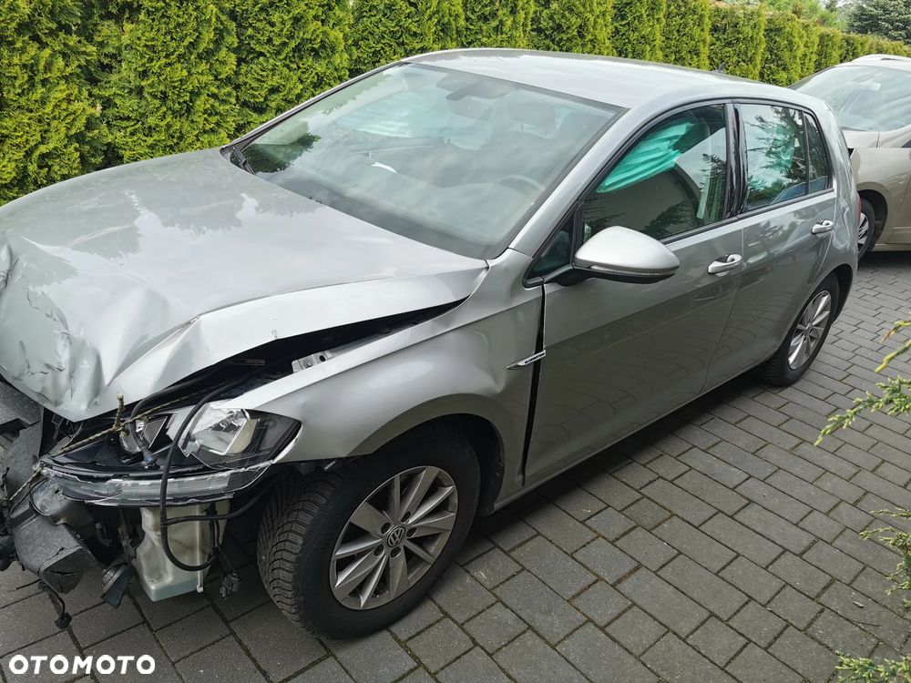 Volkswagen Golf 1.5 TSI BlueMotion ACT DSG Comfortline - 3