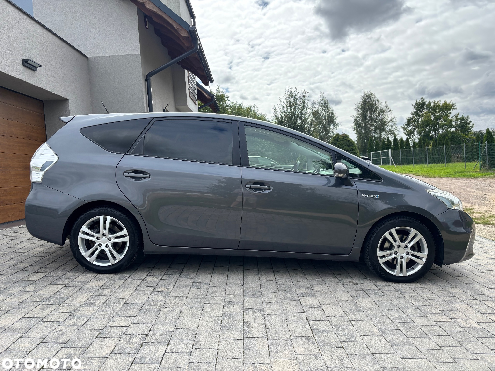 Toyota Prius+ (Hybrid) Life - 10