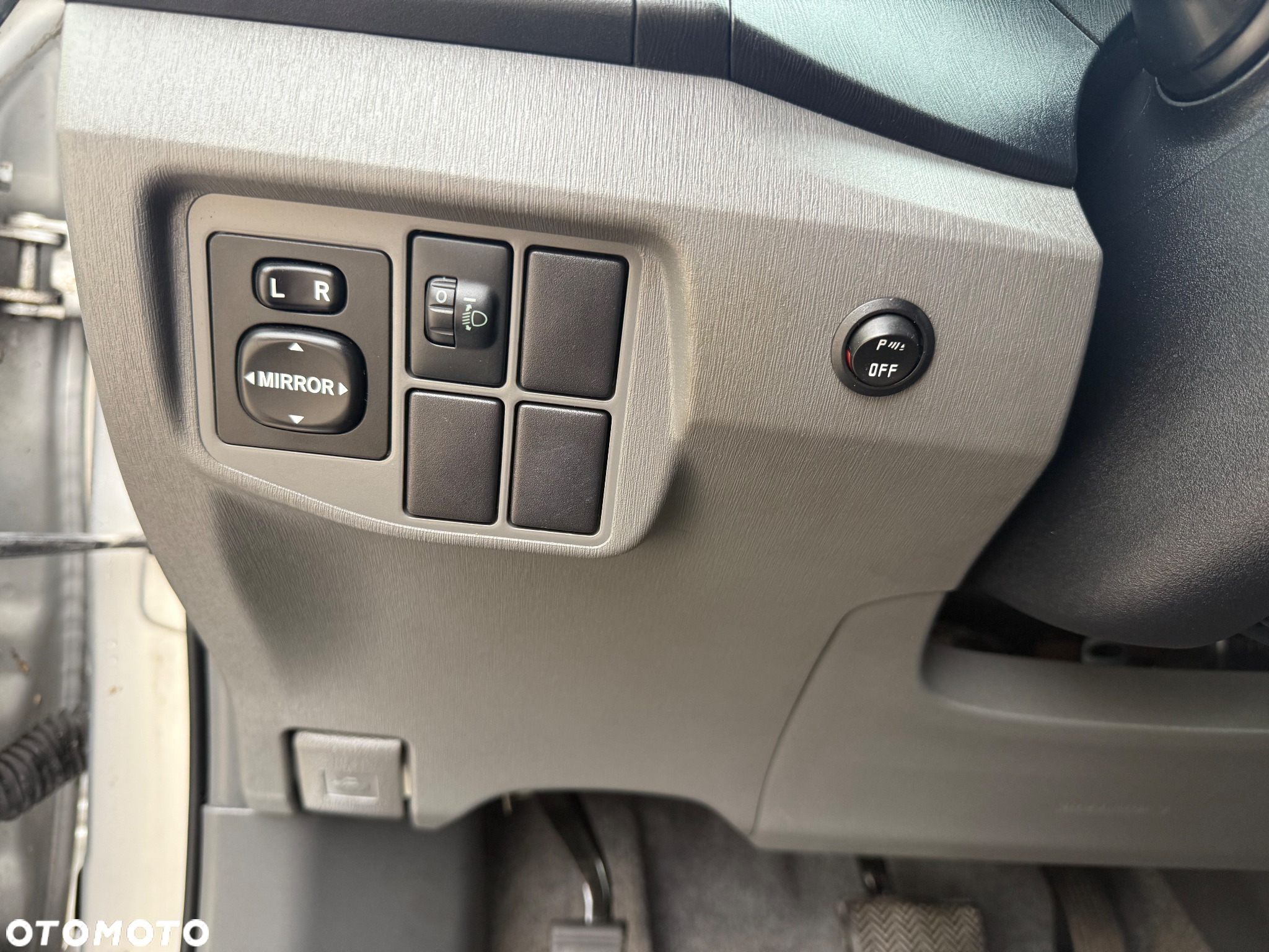 Toyota Prius 1.8 HSD Sol - 14