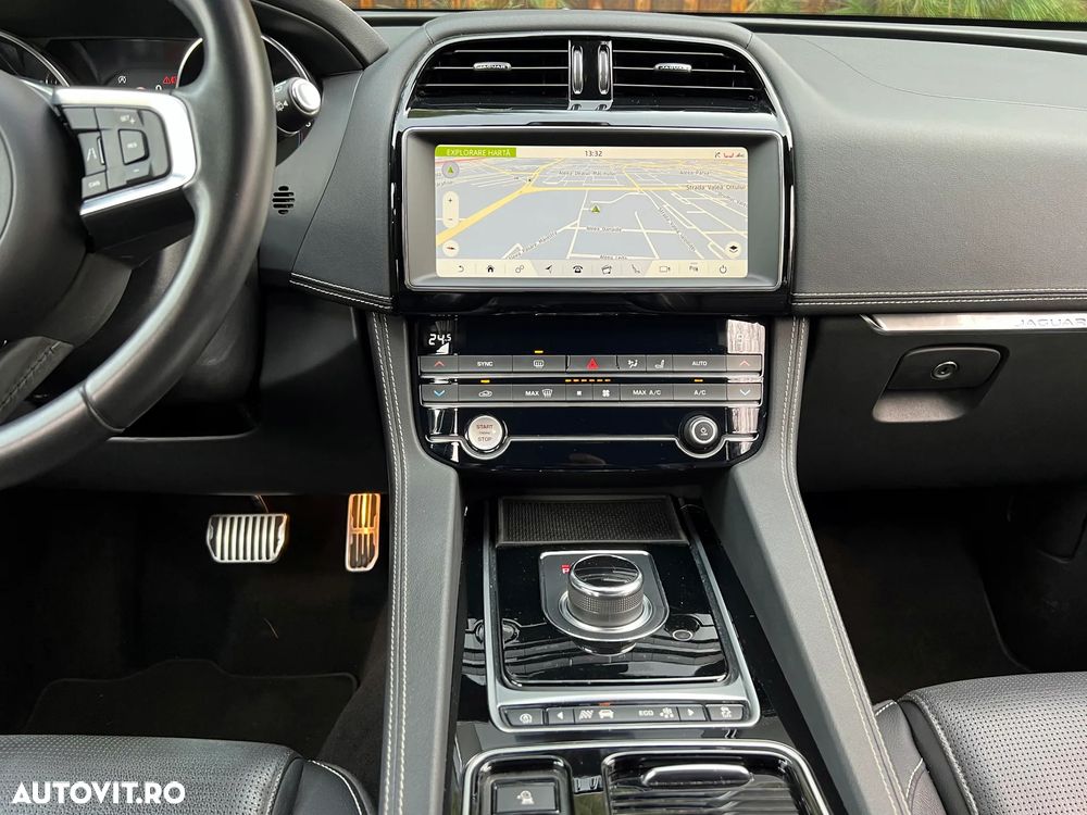 Jaguar F-Pace 25t AWD R-Sport - 21