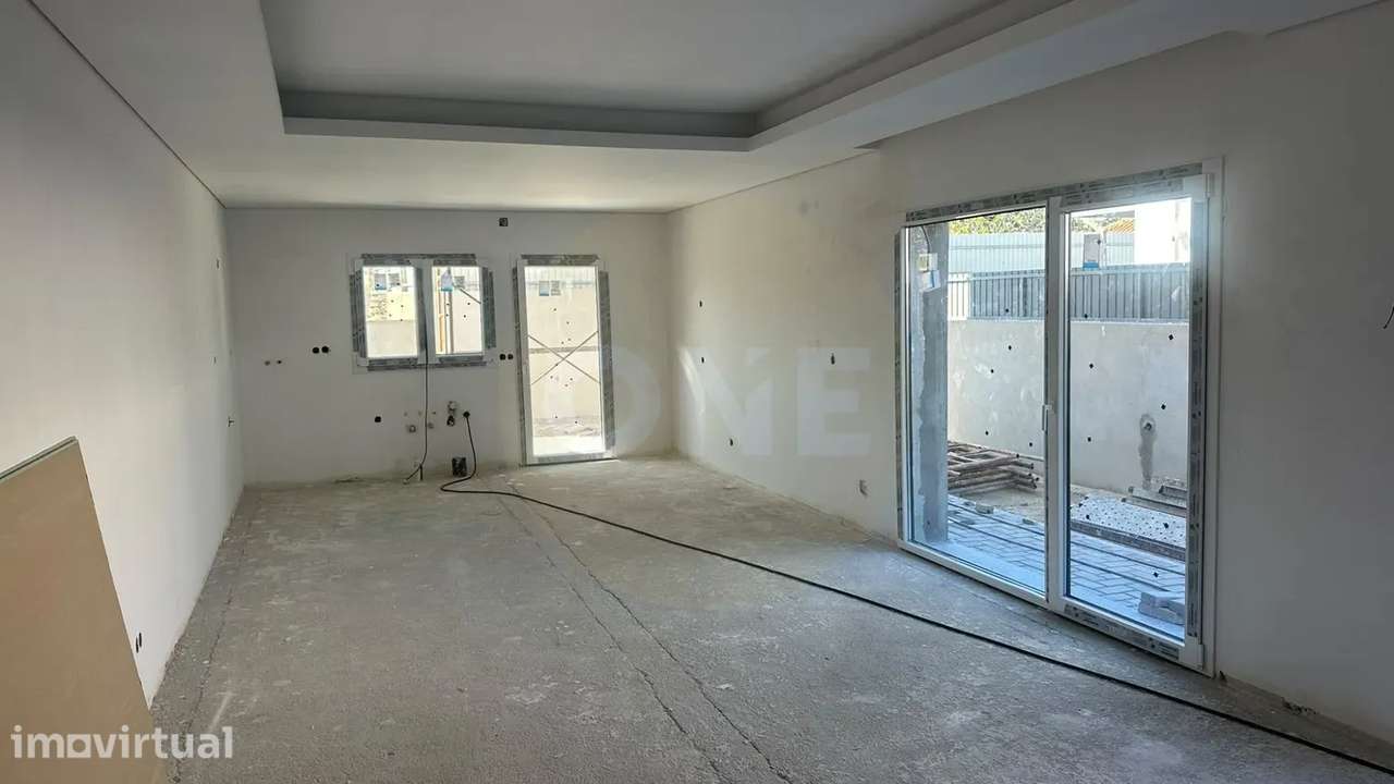 Moradia T4 c/ Garagem em Fernão Ferro - Grande imagem: 2/4