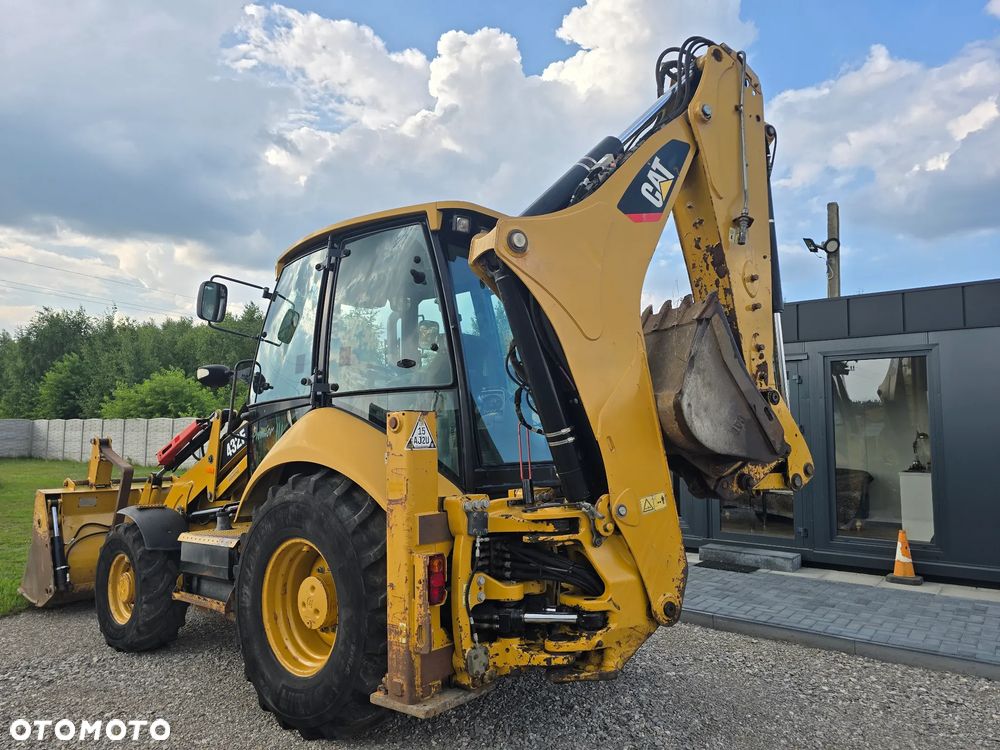 Caterpillar - 7