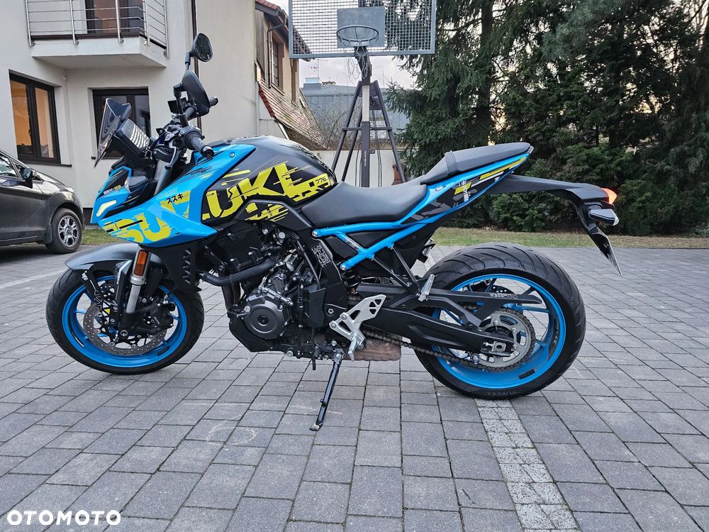Suzuki GSX - 6