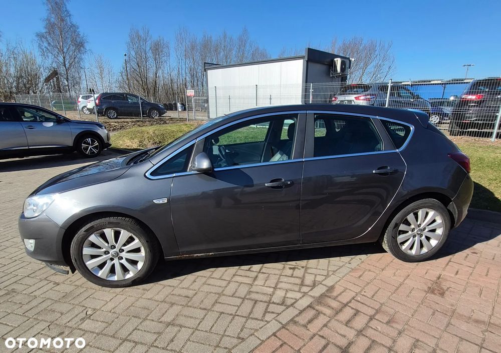 Opel Astra 1.7 CDTI DPF Cosmo - 4