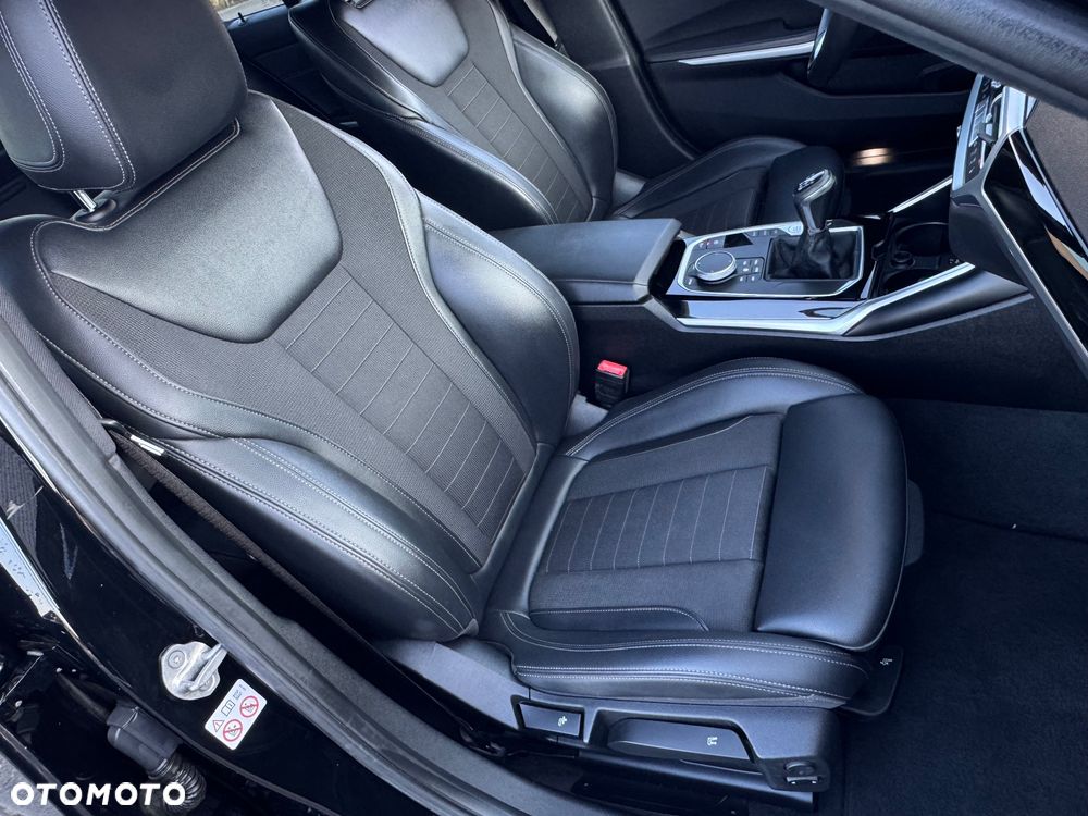 BMW Seria 3 320d Sport Line - 12