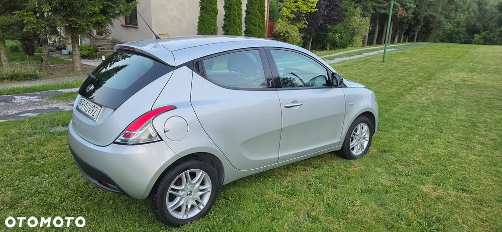 Lancia Ypsilon 1.2 8V Silver - 11