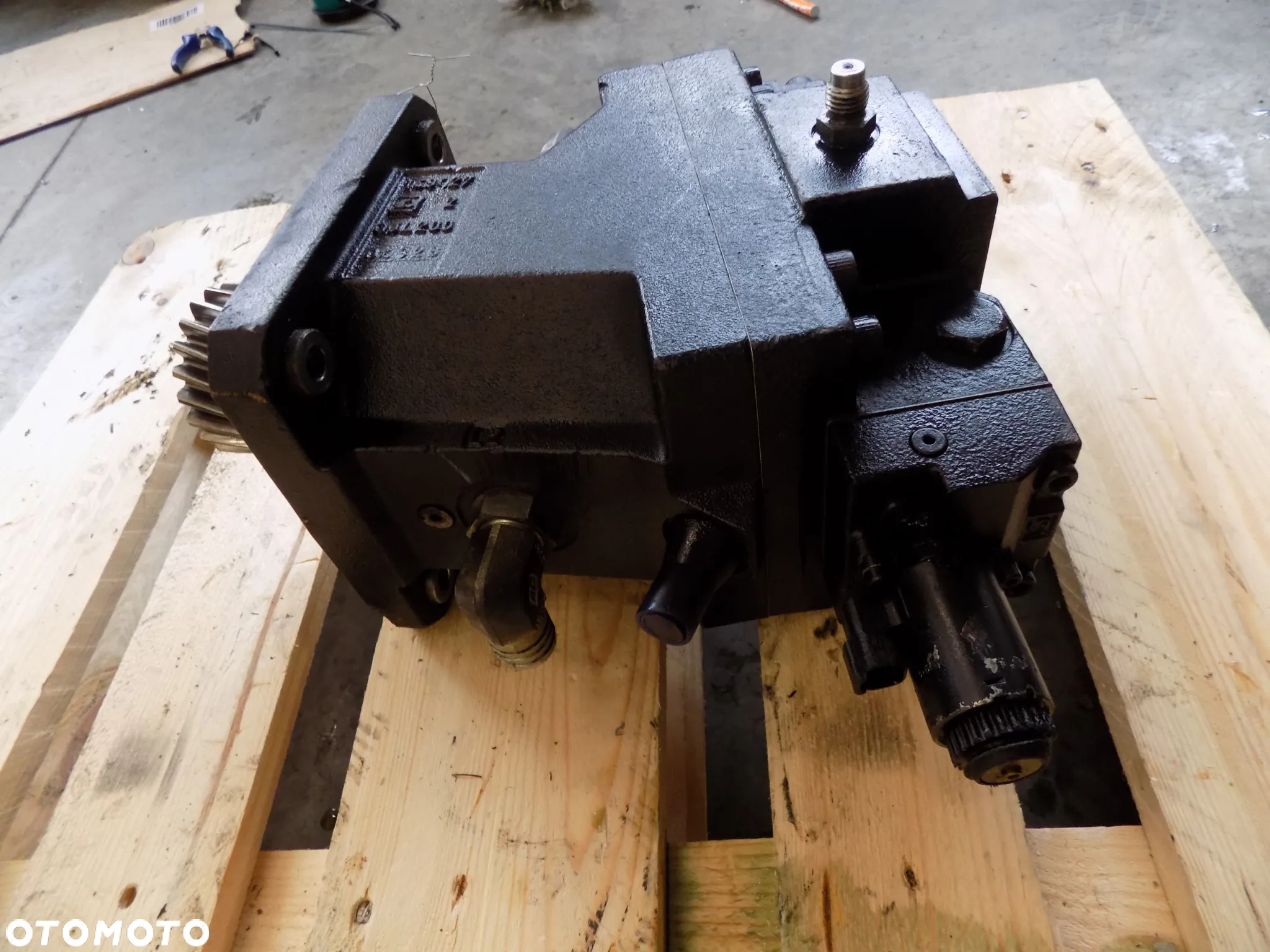 Merlo P 34.7 Silnik hydrauliczny hydrostat  silnik Sauer-Danfoss H1B110 A - 6