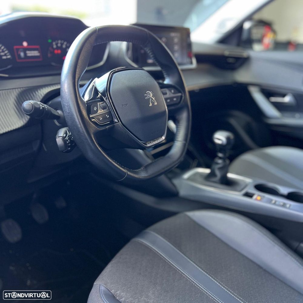 Peugeot 2008 1.2 PureTech Allure - 12