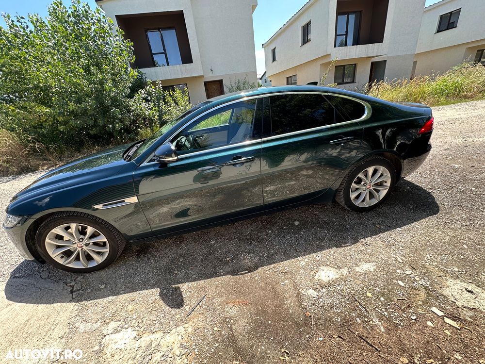 Jaguar XF 20d AWD Portfolio - 6