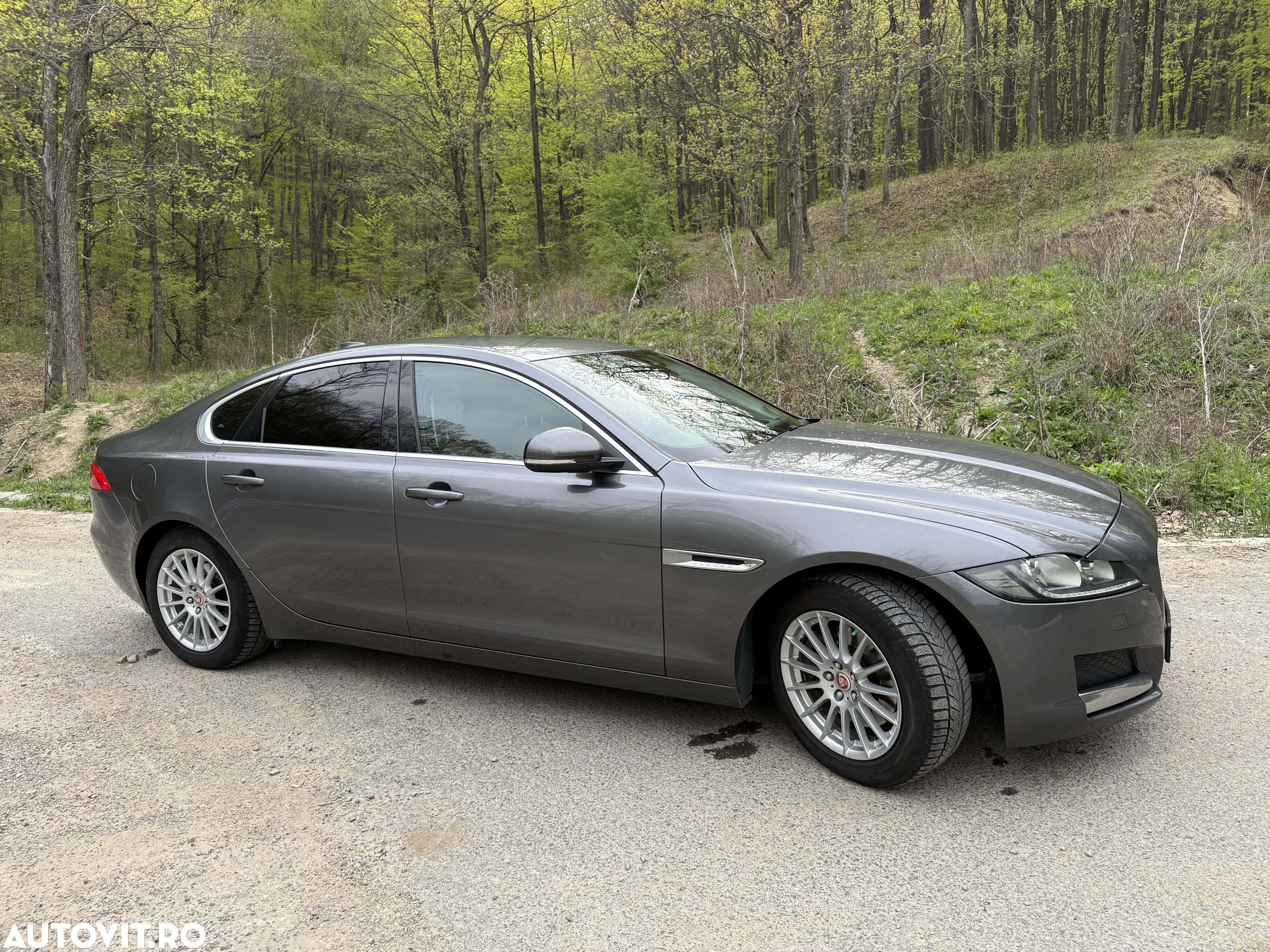 Jaguar XF 20d RWD Portfolio - 6