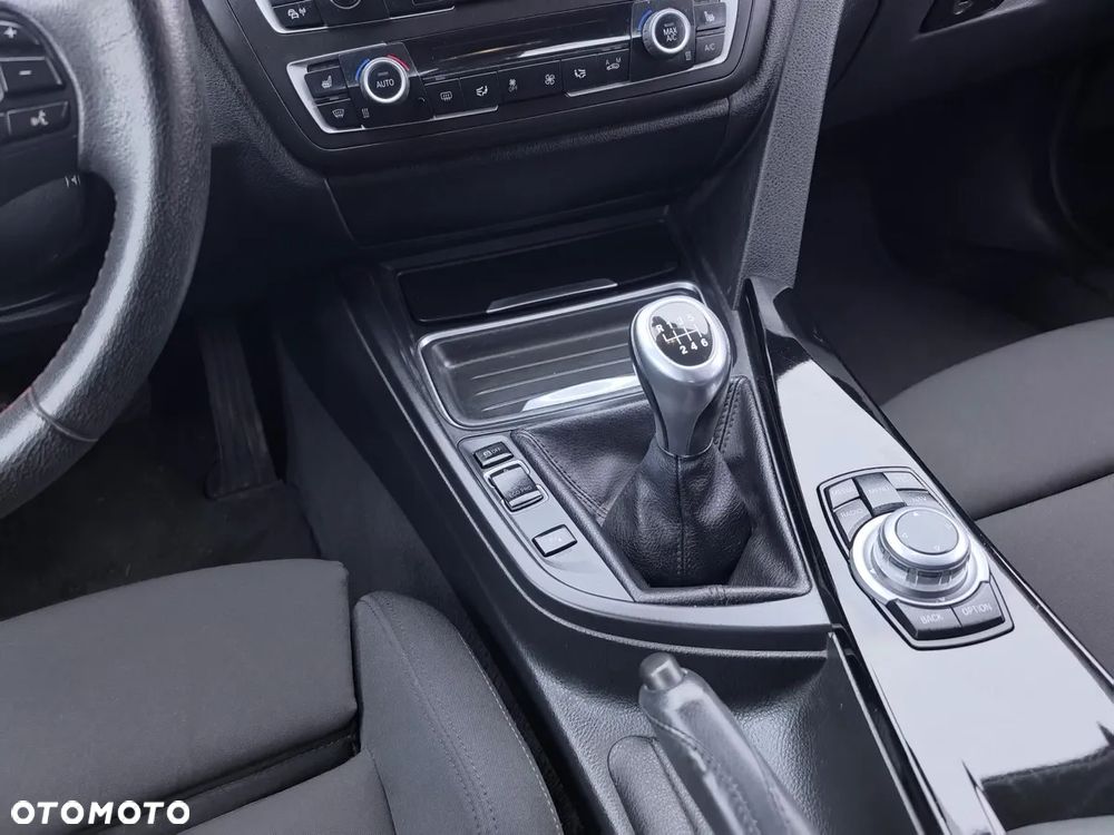 BMW Seria 3 318d DPF Edition Sport - 25