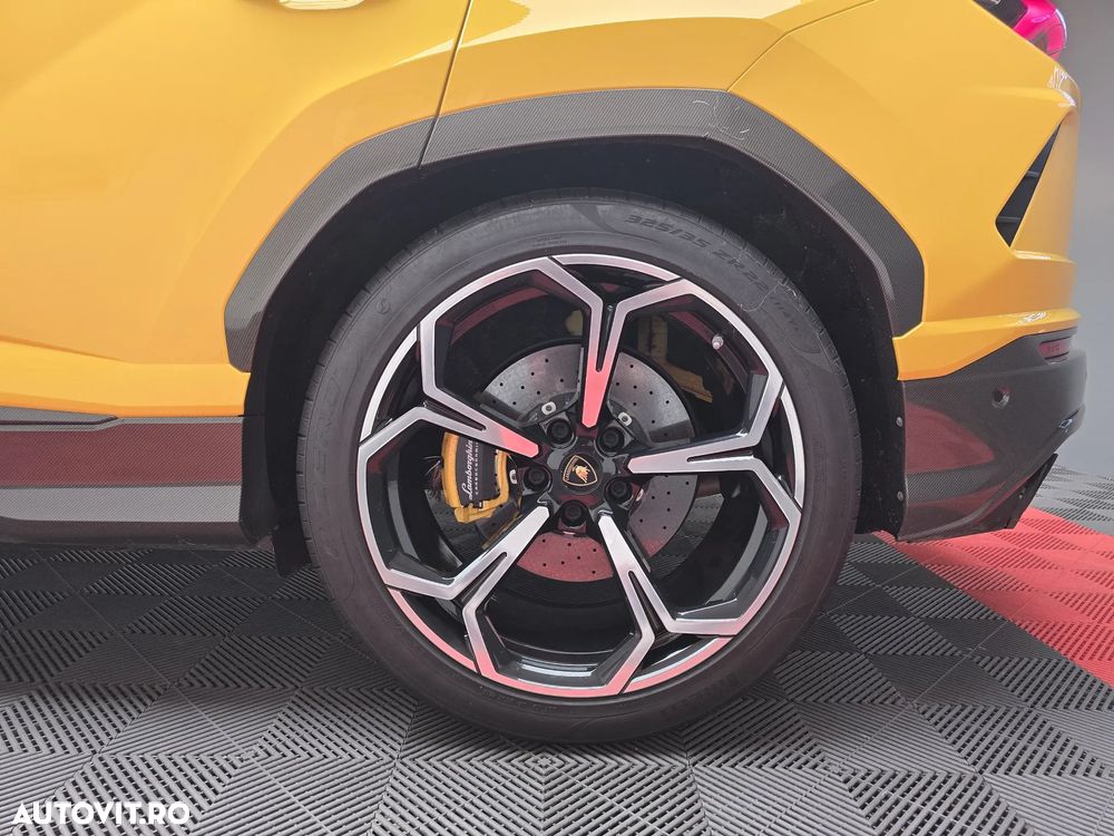 Lamborghini URUS - 29