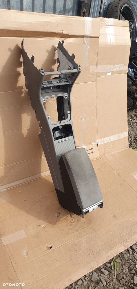 Tunel środkowy podłokietnik szary jasny VW Passat B6 - 2