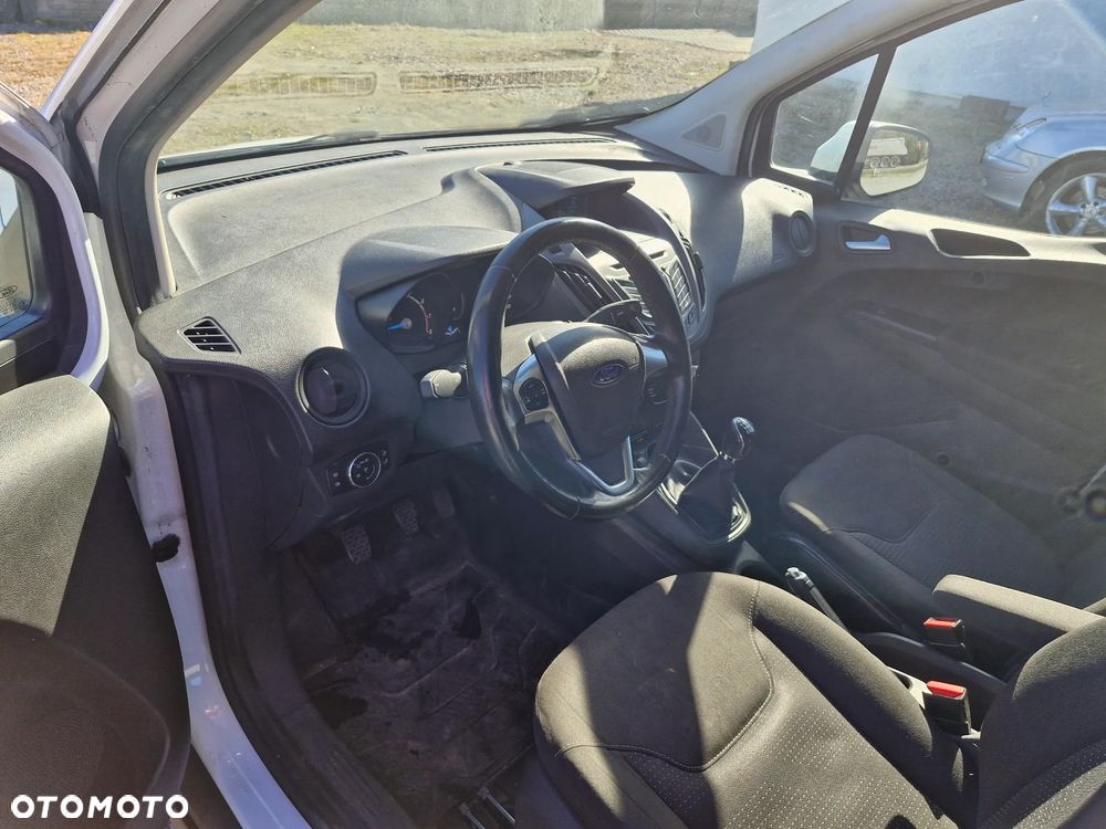 Ford Transit courier - 11