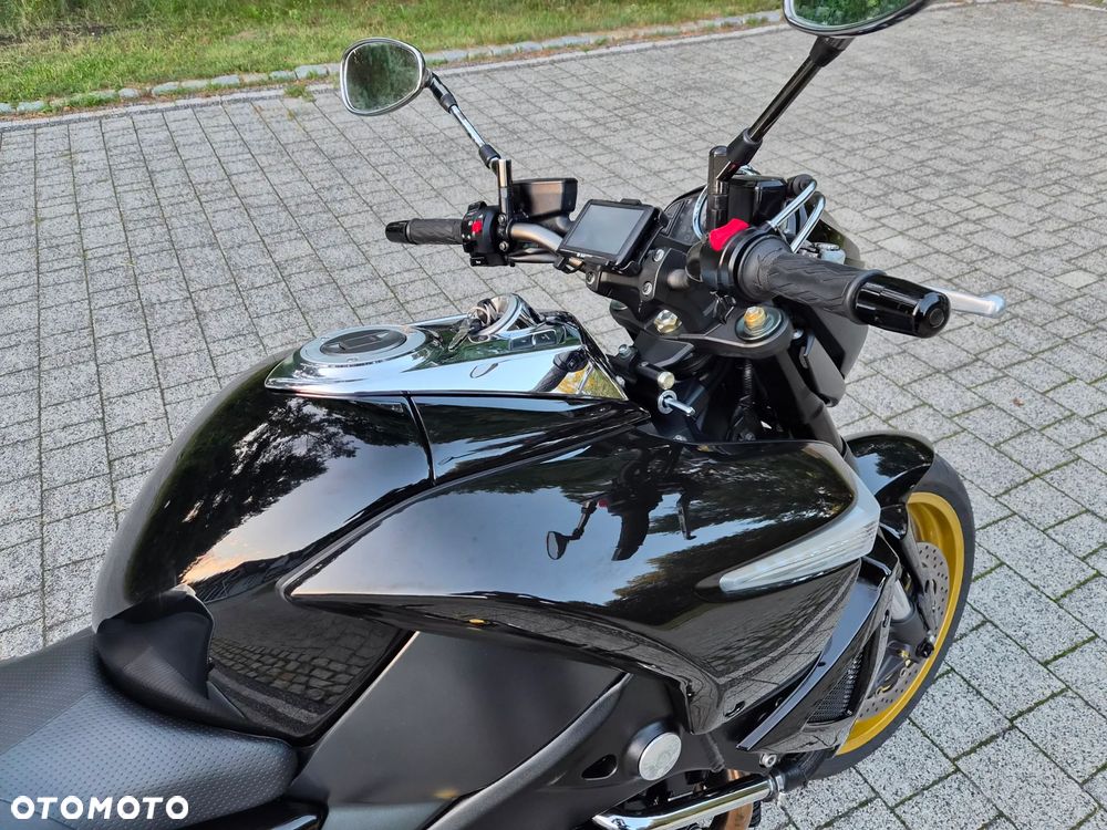Suzuki GSX - 19