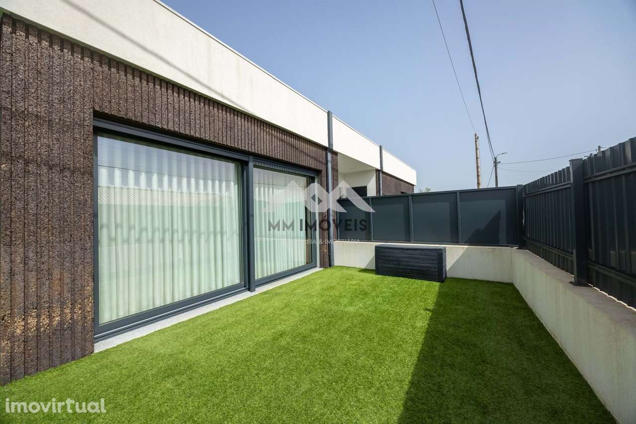 Moradia T2 | Térrea | 2024 | 3 Frentes | Jardim | Terraço - Grande imagem: 2/39
