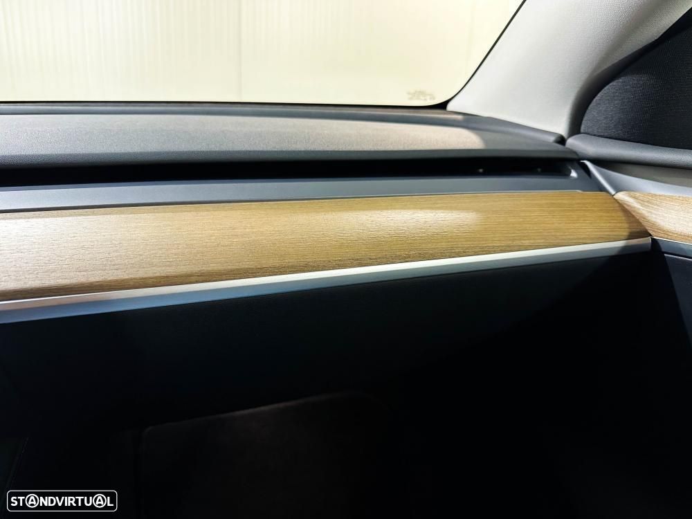 Tesla Model Y Long Range Dual Motor AWD - 33