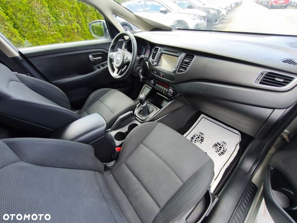 Kia Carens - 9