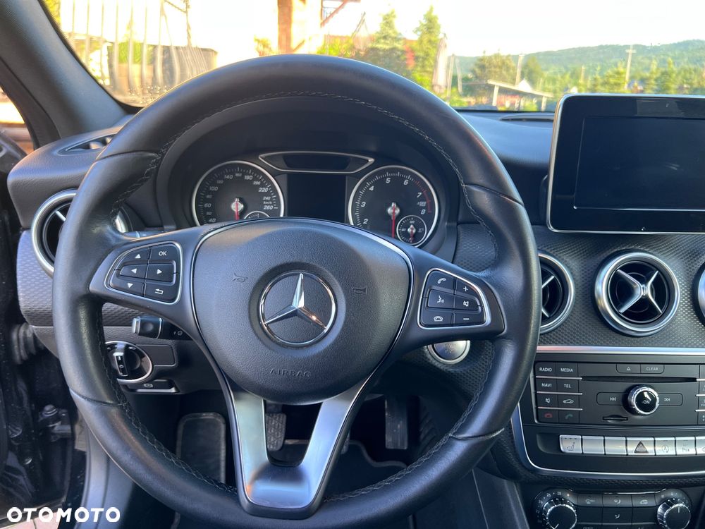 Mercedes-Benz Klasa A 180 BlueEfficiency Edition - 18