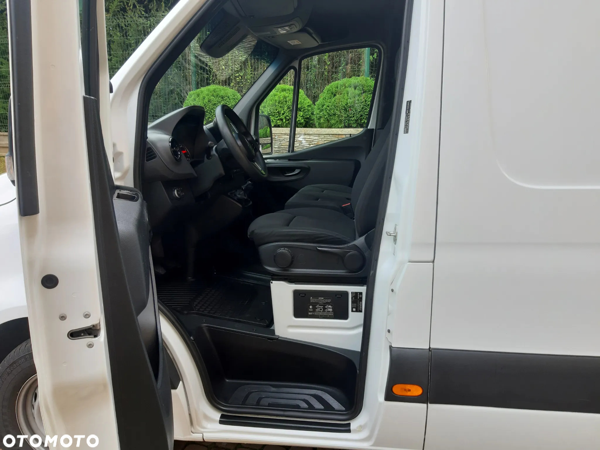 Mercedes-Benz Sprinter - 13