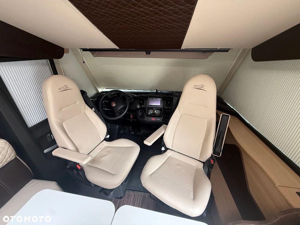 McLOUIS Yearling i61g - 12