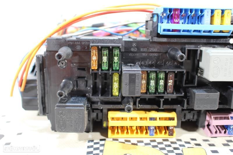 Caixa De Fusíveis Mercedes-Benz E-Class Coupé (C207)  2129003702 / 5Dk - 2