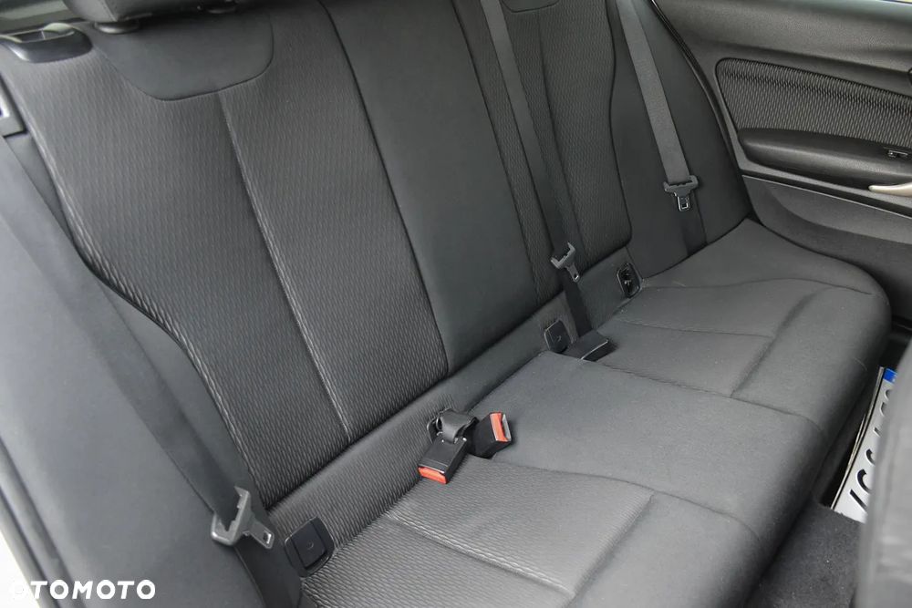 BMW Seria 1 116i - 32