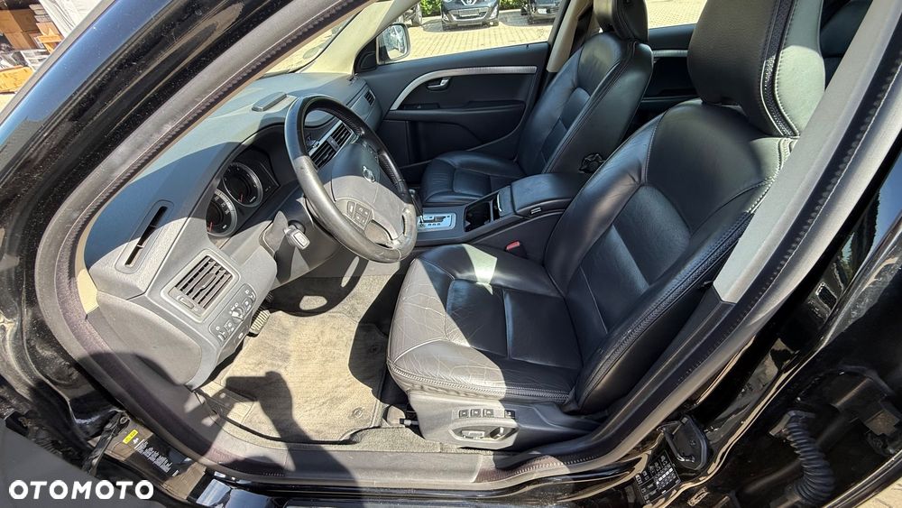 Volvo XC 70 D5 AWD Momentum - 11