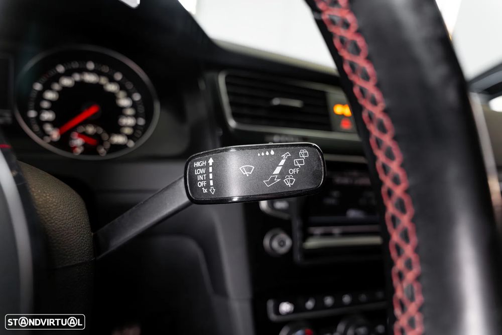 VW Golf GTI Performance BlueMotion DSG - 25