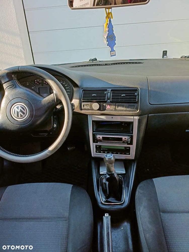 Volkswagen Golf - 4