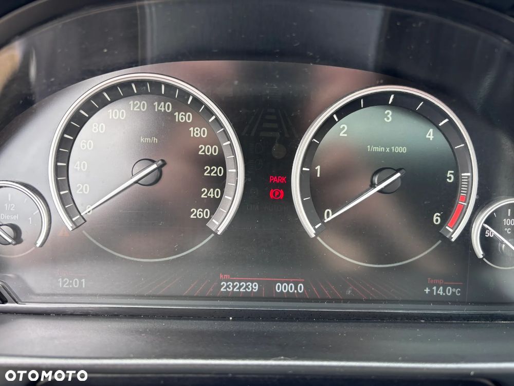 BMW Seria 5 525d Luxury Line - 16