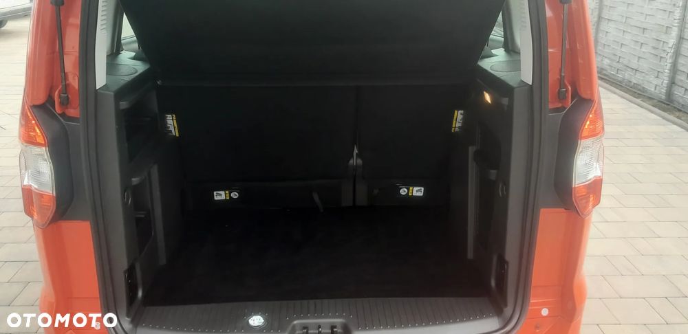 Ford Tourneo Courier - 21