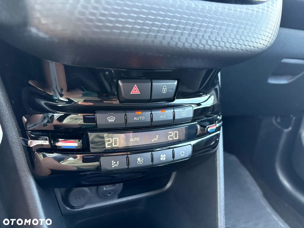 Peugeot 208 1.2 PureTech Style - 15