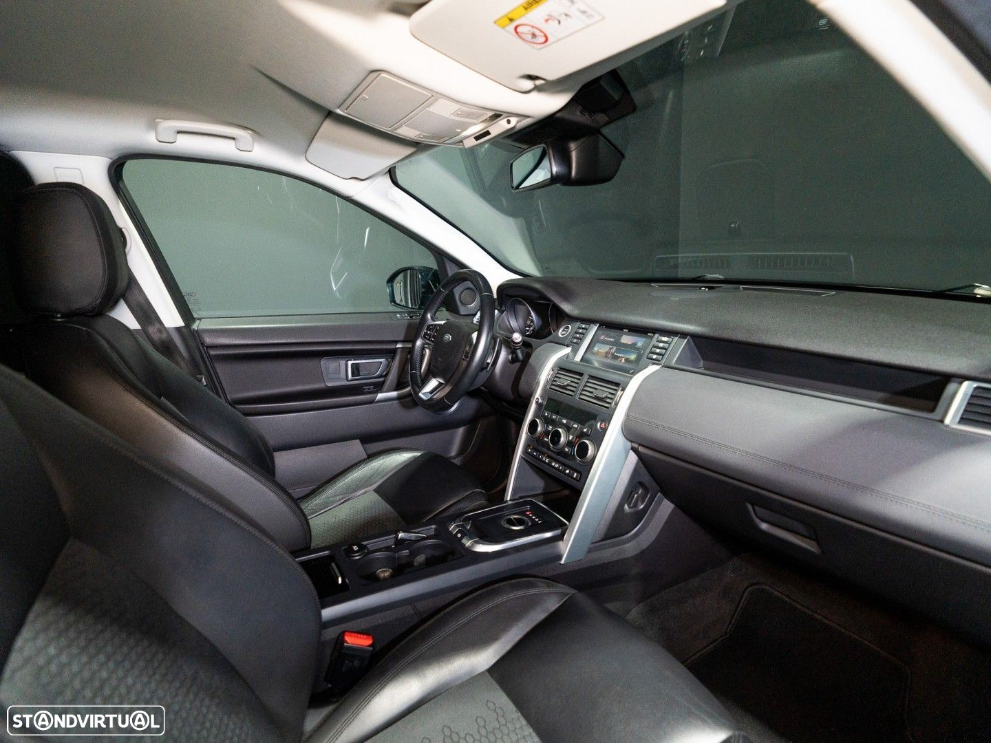 Land Rover Discovery Sport 2.0 D AWD SE - 8
