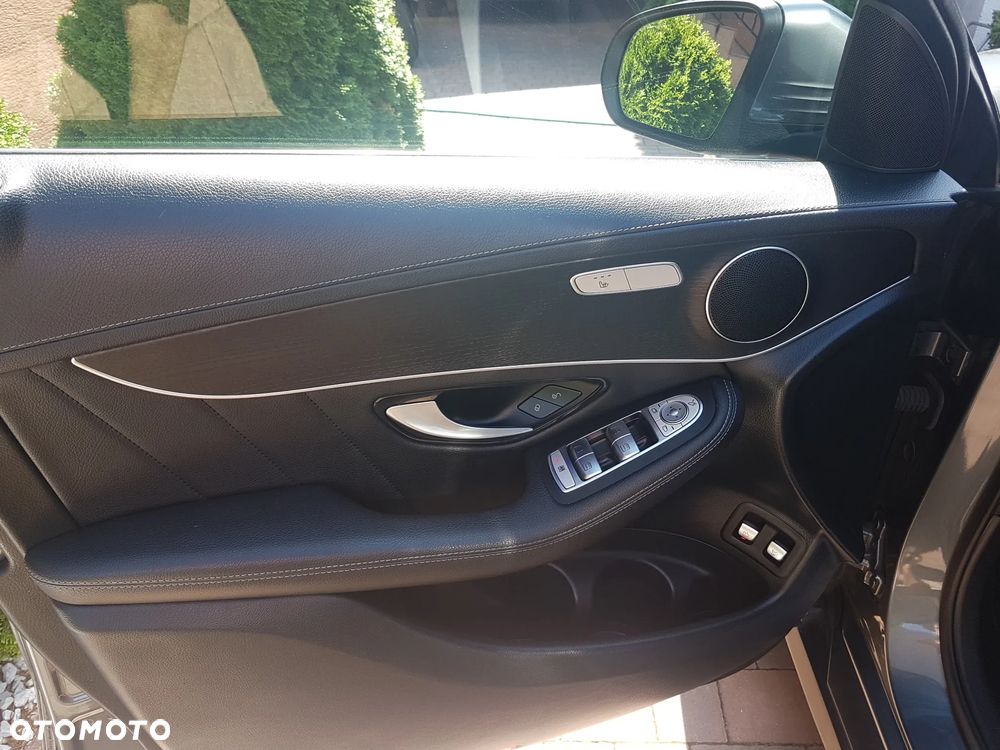 Mercedes-Benz GLC 200 4Matic 9G-TRONIC AMG Line - 9