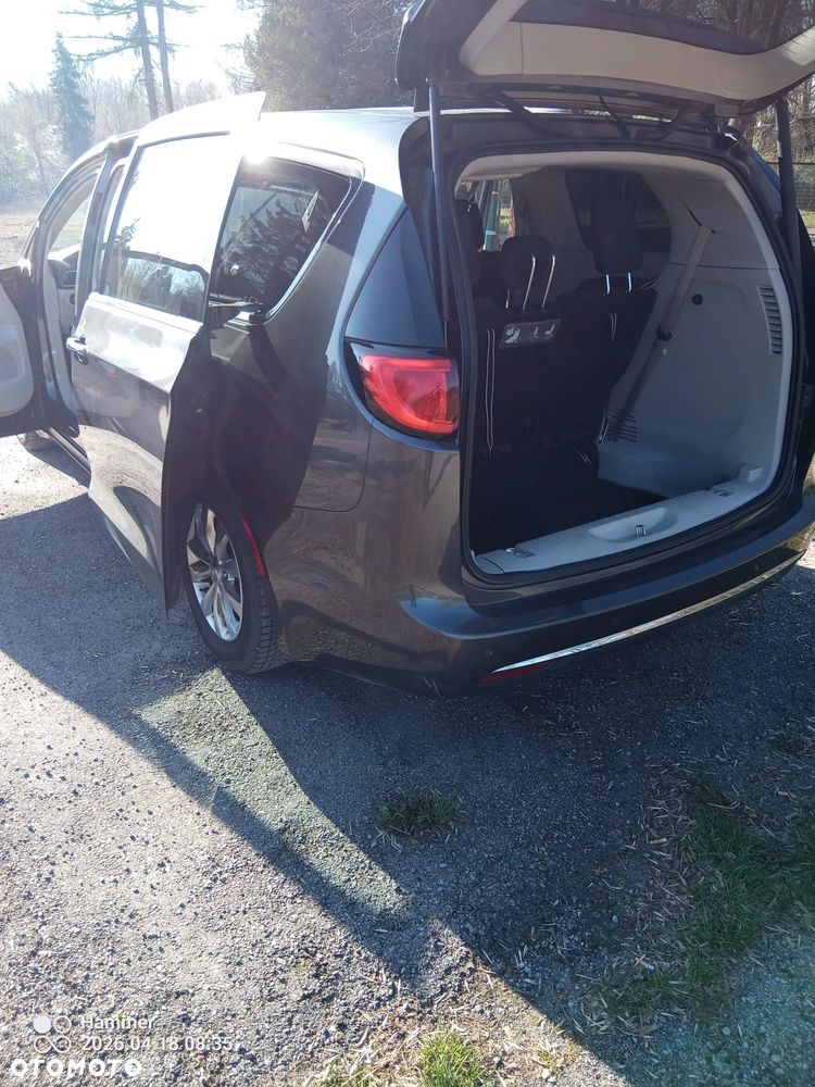 Chrysler Pacifica - 10