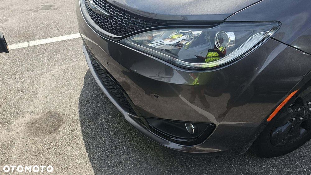 Chrysler Pacifica - 13
