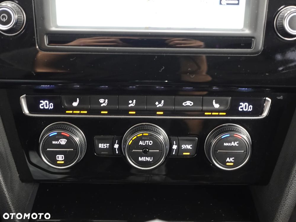 Volkswagen Passat - 31