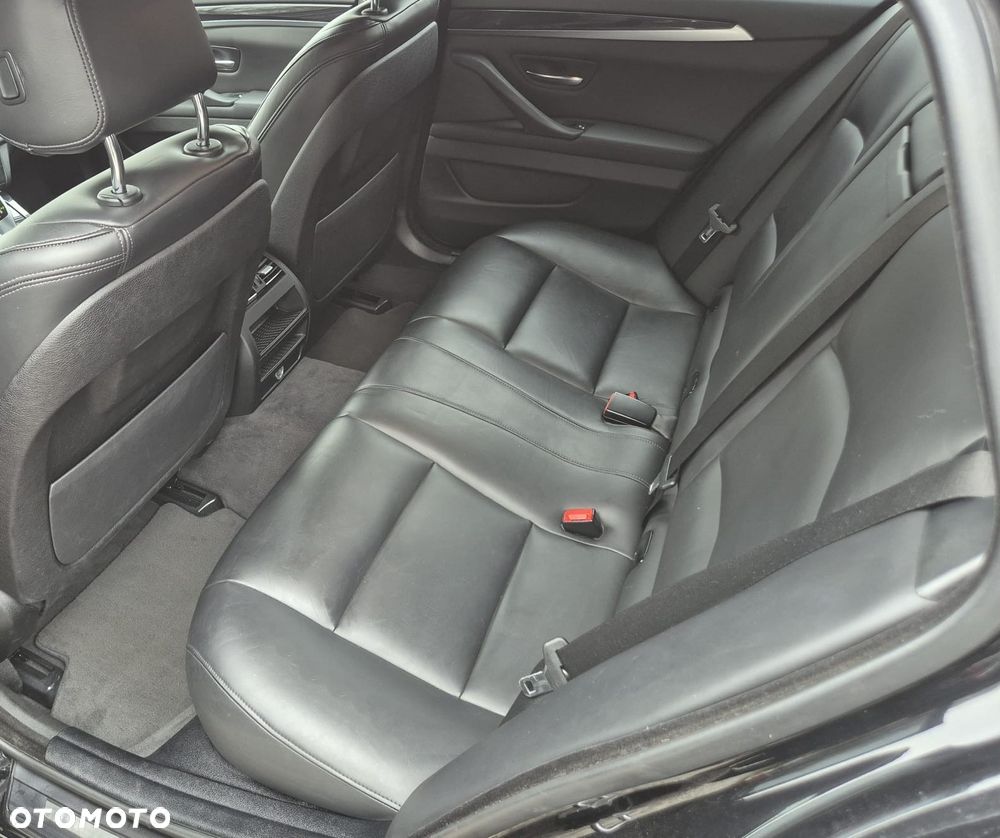 BMW Seria 5 525d - 24