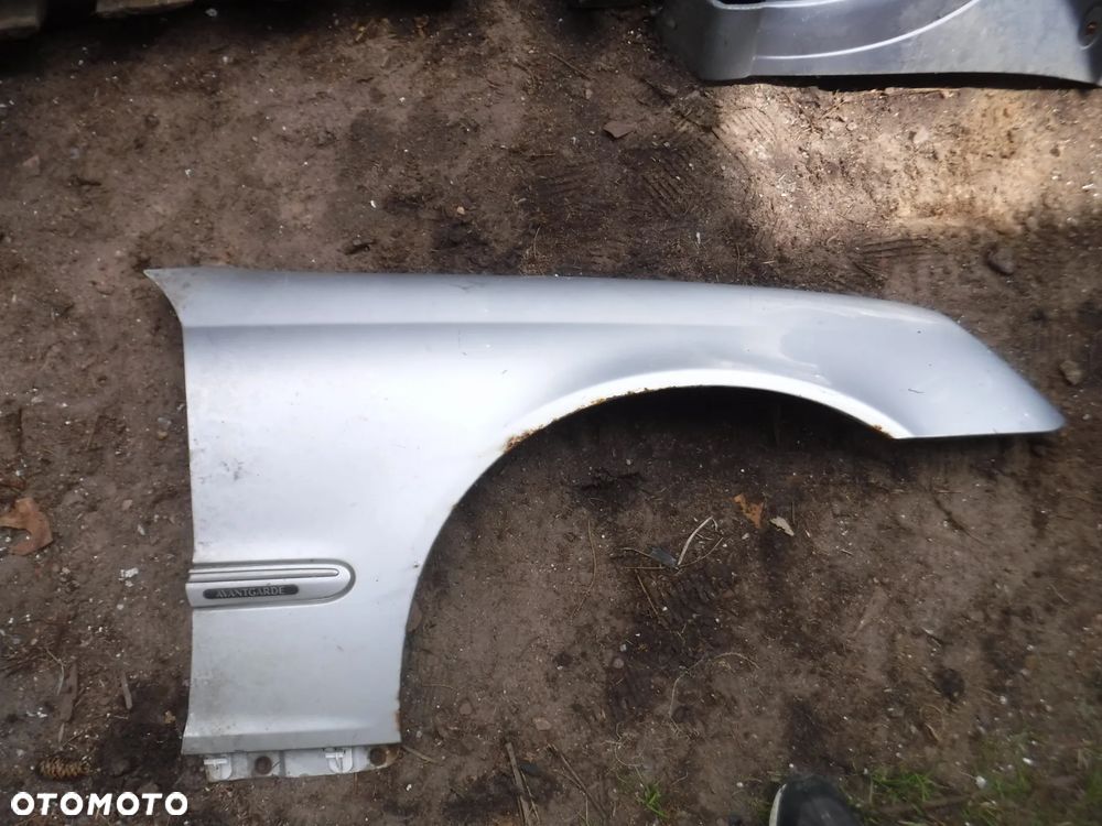 Mercedes E Klasa W211 blotnik prawy przod - 1