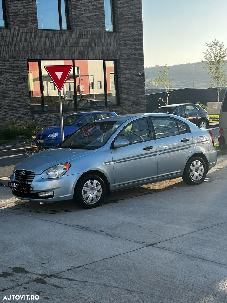 Hyundai Accent MC 1.5 CRDI 4DR GL COMFORT - 2