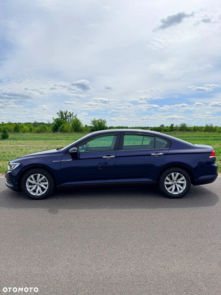 Volkswagen Passat - 1