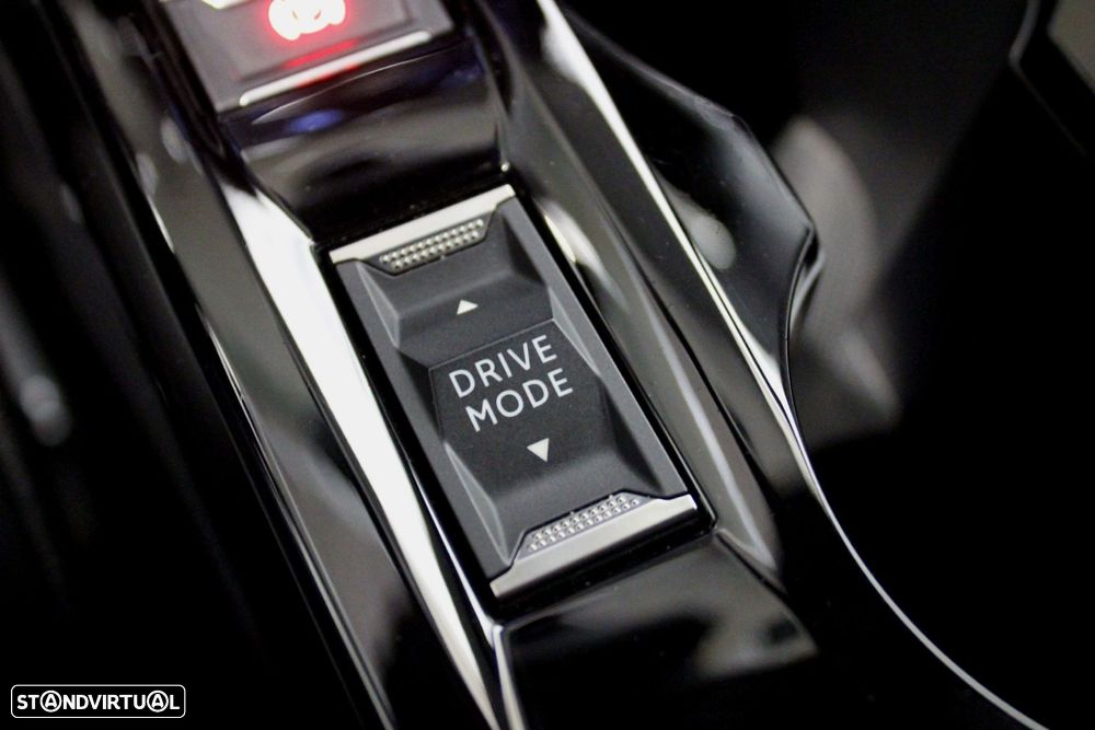 Peugeot 2008 1.5 BlueHDi Allure EAT8 - 29