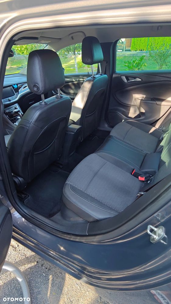 Opel Astra 1.6 CDTI Enjoy - 9