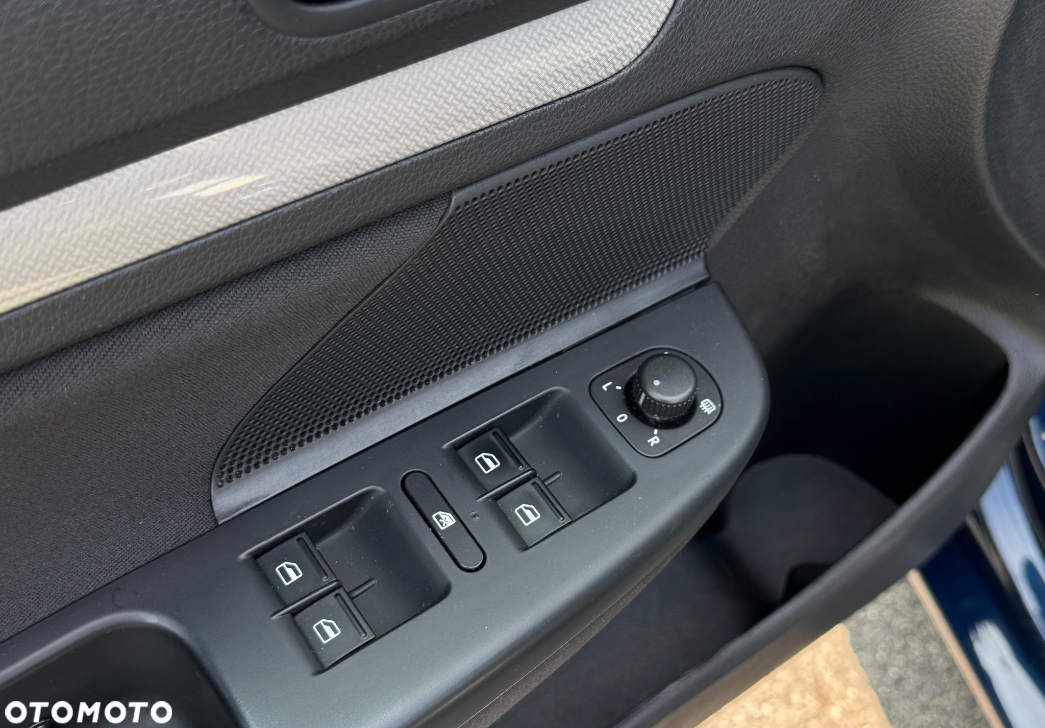 Volkswagen Golf 1.6 TDI DPF BlueMotion Technology MATCH - 11
