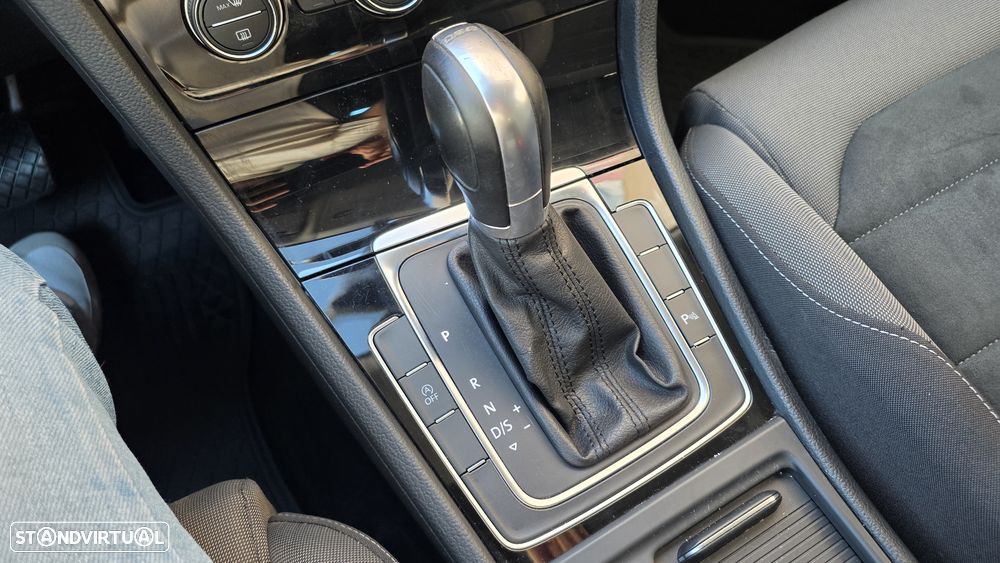 VW Golf Variant 1.6 TDi Highline DSG - 34