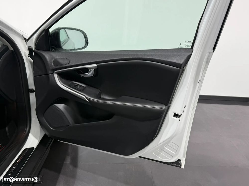 Volvo V40 Cross Country D2 Momentum - 34