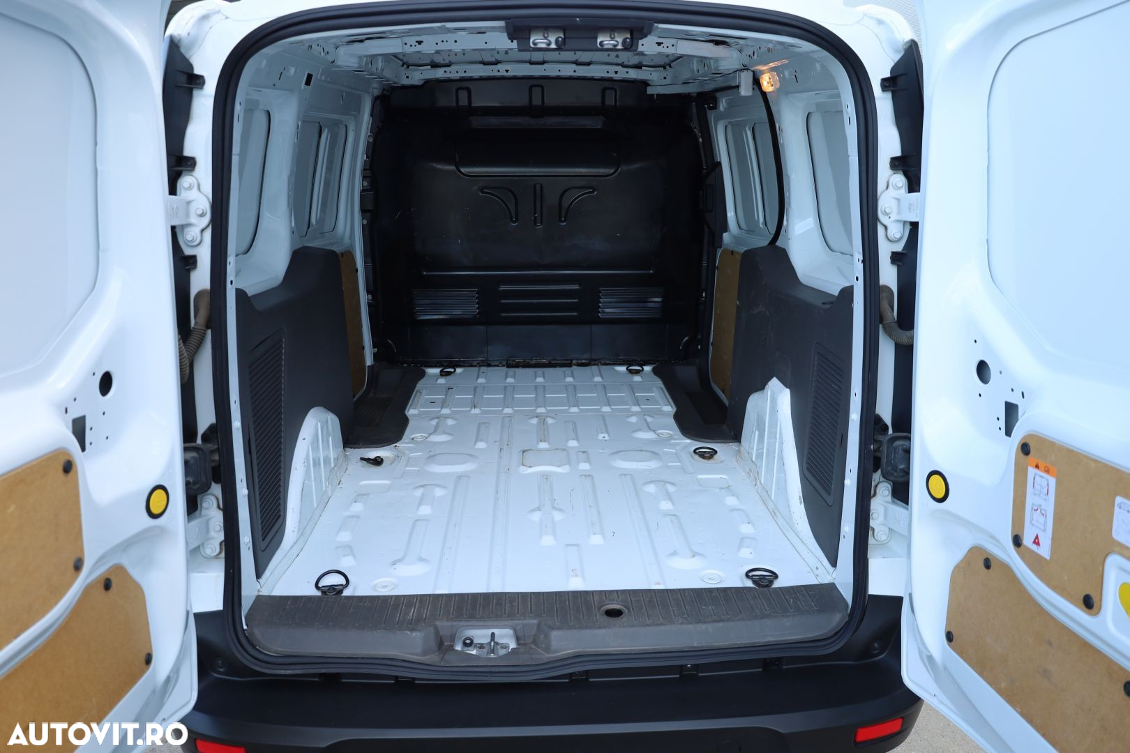 Ford Transit Connect - 13