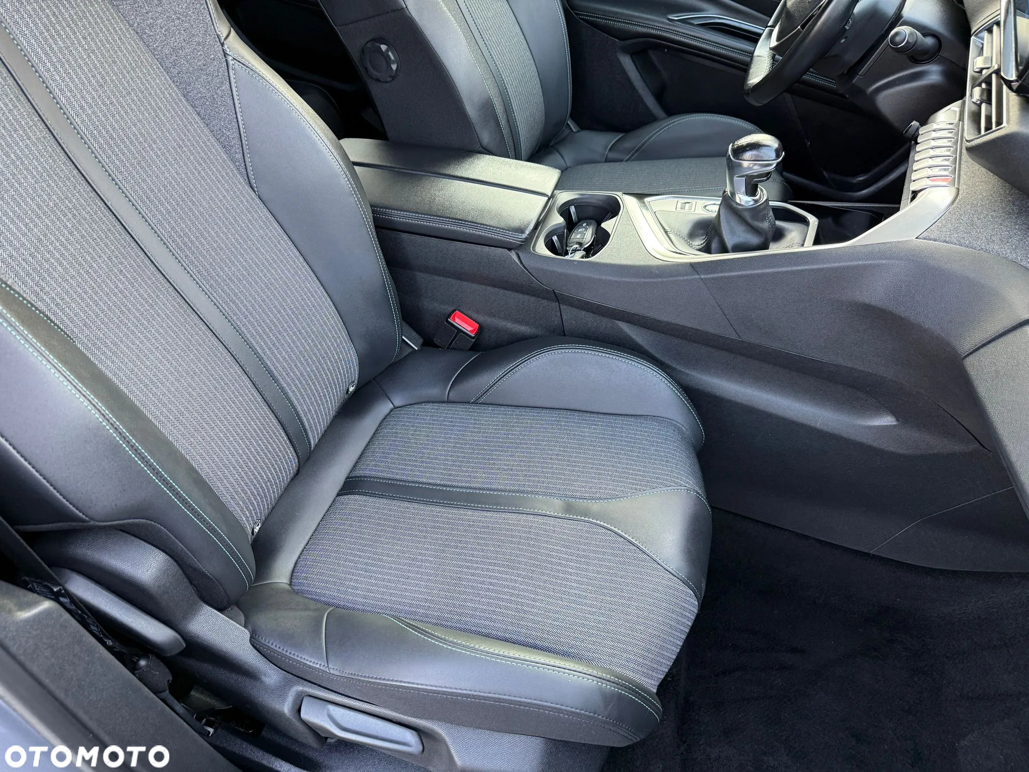 Peugeot 3008 PureTech 130 Stop & Start GPF Allure Pack - 21